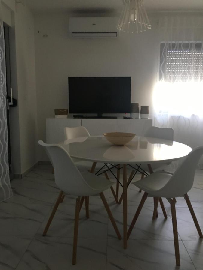 Apartmani Zlata Sveti Filip i Jakov Ngoại thất bức ảnh