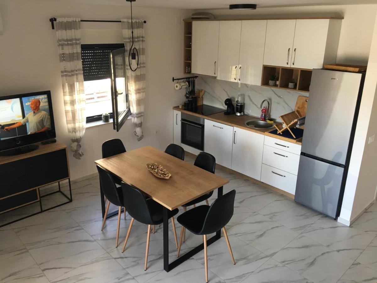 Apartmani Zlata Sveti Filip i Jakov Ngoại thất bức ảnh