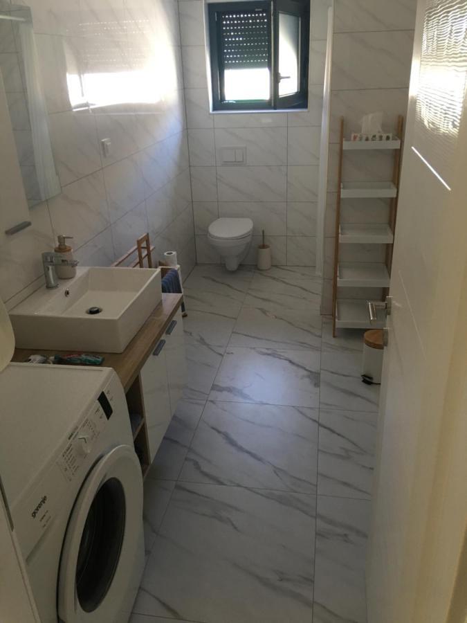 Apartmani Zlata Sveti Filip i Jakov Ngoại thất bức ảnh